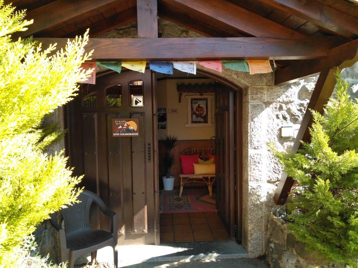 Refugio La Ardilla Real Hostel Posada De Valdeon Bagian luar foto