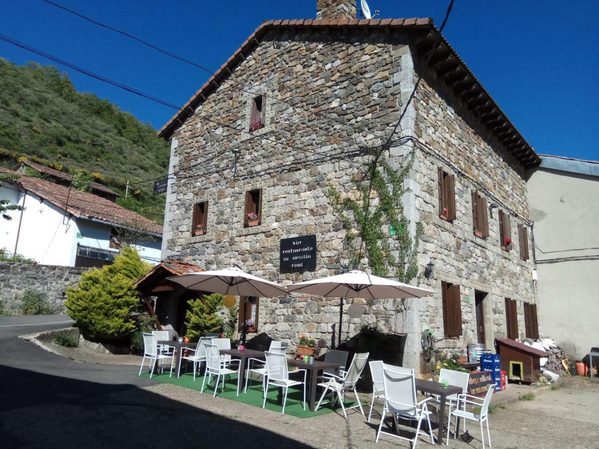 Refugio La Ardilla Real Hostel Posada De Valdeon Bagian luar foto