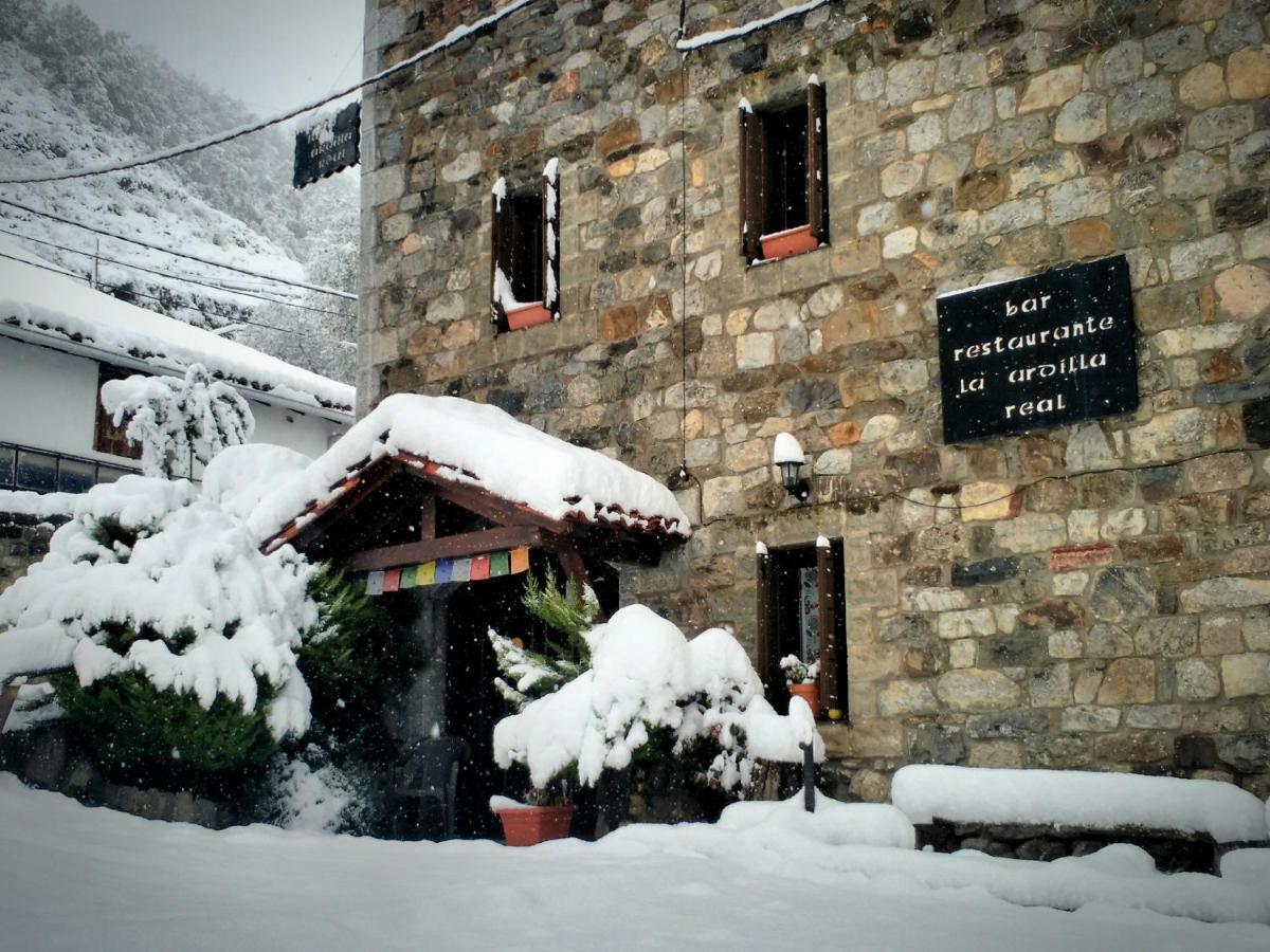 Refugio La Ardilla Real Hostel Posada De Valdeon Bagian luar foto