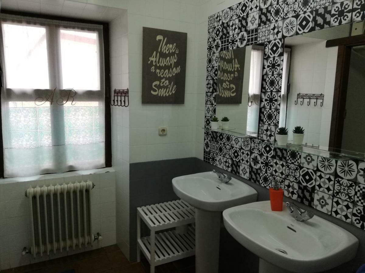 Refugio La Ardilla Real Hostel Posada De Valdeon Bagian luar foto