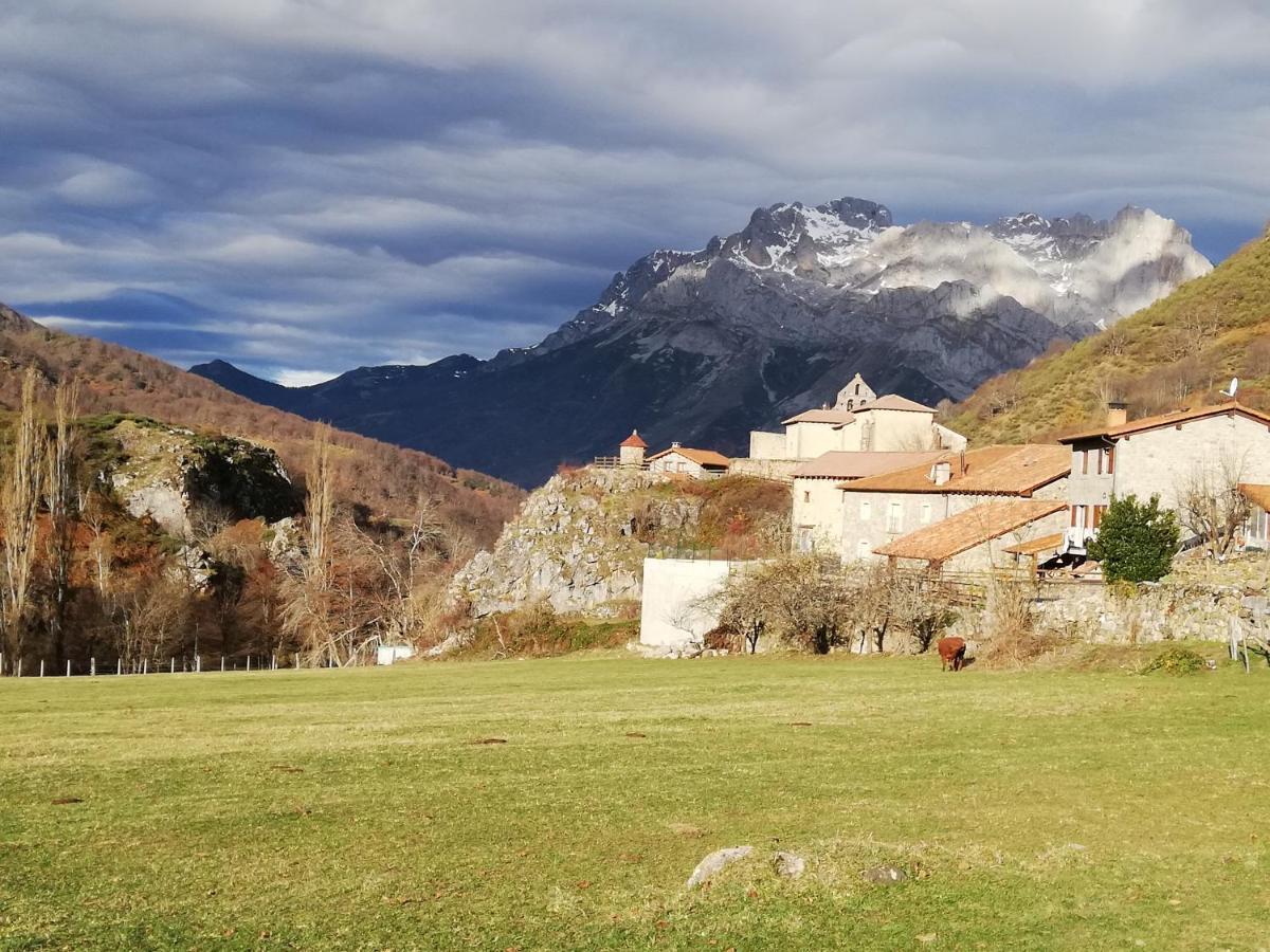 Refugio La Ardilla Real Hostel Posada De Valdeon Bagian luar foto
